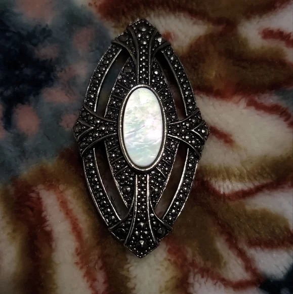 Vintage Mother Of Pearl Brooch Pin - Picture 3 of 10